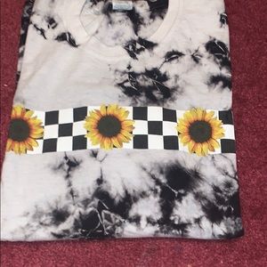 Sunflower checkered t-shirt